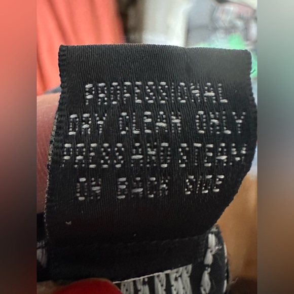 Carole Little Women’s 1X Black Floral Embroidered 100% Silk Jacket Button Front - Picture 5 of 5